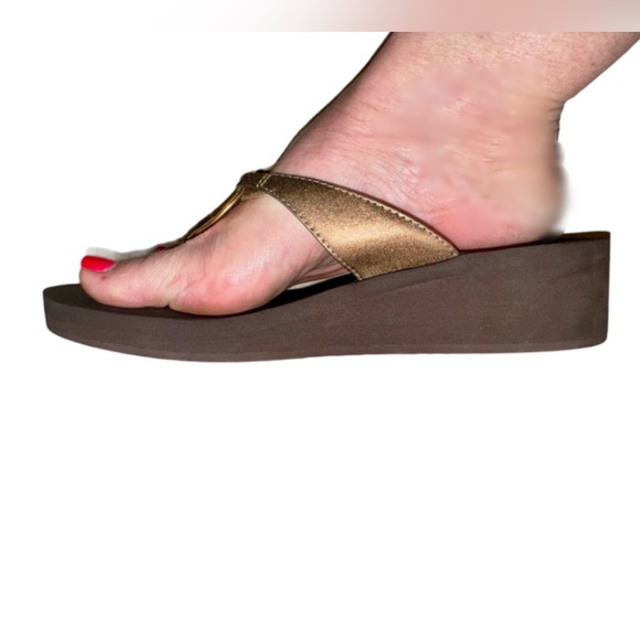 💥FINAL YELLOW BOX Cassidy metallic bronze sandals women’s flip flops size 9 - Picture 4 of 16